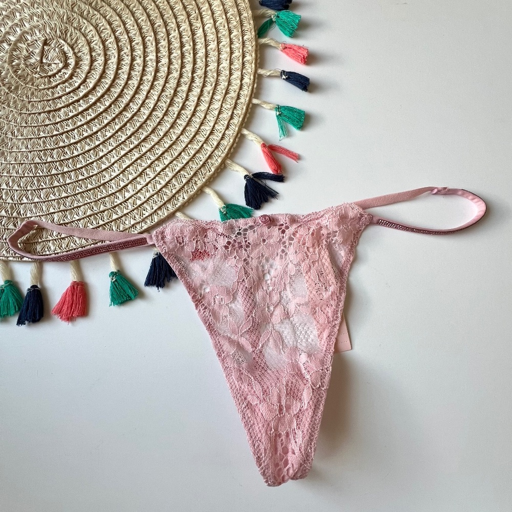 Victoria's Secret Twinkle Strap Lace V-String Panty Chalk Rose Large NEW